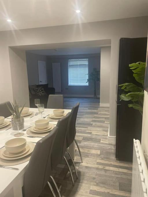 Rivendell Modern 2 Bedroom Apartment In St Peters Village Sleeps 6 Broadstairs Exterior foto
