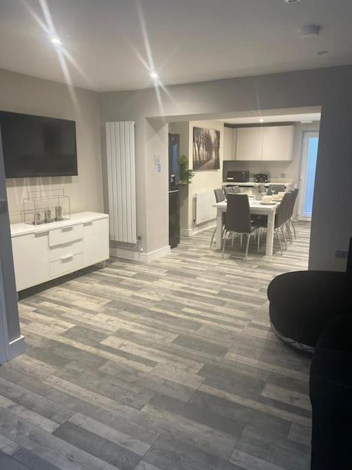 Rivendell Modern 2 Bedroom Apartment In St Peters Village Sleeps 6 Broadstairs Exterior foto