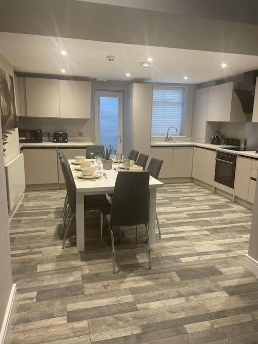 Rivendell Modern 2 Bedroom Apartment In St Peters Village Sleeps 6 Broadstairs Exterior foto