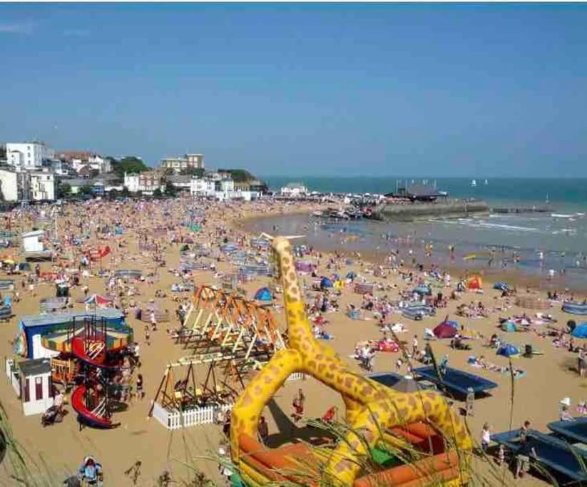 Rivendell Modern 2 Bedroom Apartment In St Peters Village Sleeps 6 Broadstairs Exterior foto