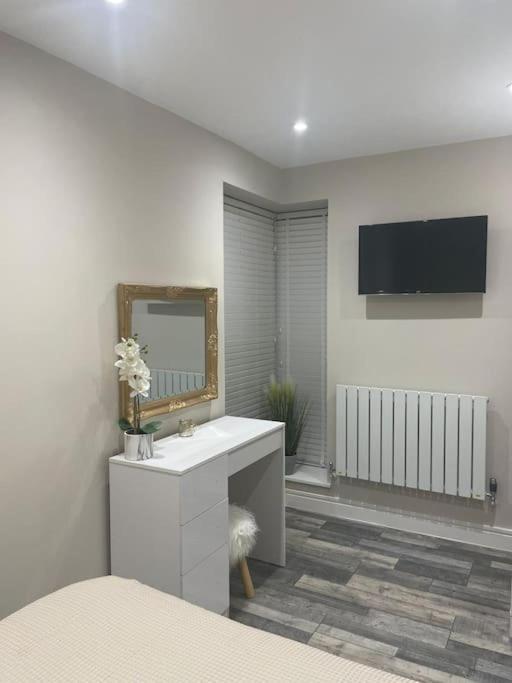 Rivendell Modern 2 Bedroom Apartment In St Peters Village Sleeps 6 Broadstairs Exterior foto