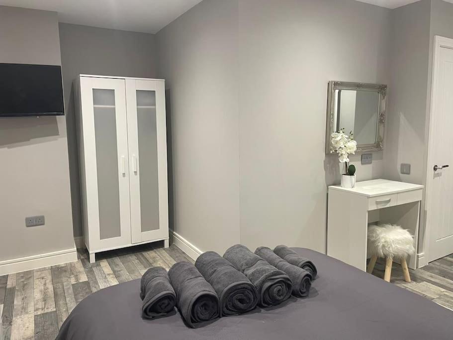 Rivendell Modern 2 Bedroom Apartment In St Peters Village Sleeps 6 Broadstairs Exterior foto